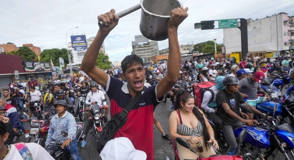 Miles de personas protestan en Caracas contra la reelección de Maduro