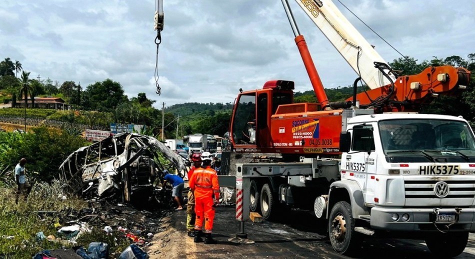 Sube a 38 número de víctimas mortales tras grave accidente en Brasil