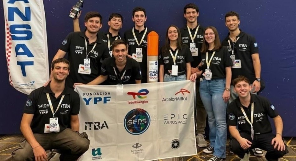 Jóvenes argentinos salieron campeones del mundial de ingeniería aeroespacial de la NASA