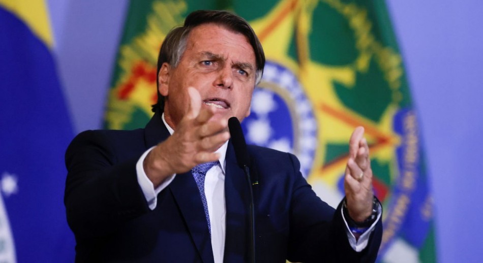 La justicia de Brasil coloca una tobillera electrónica a Bolsonaro ante el riesgo de fuga