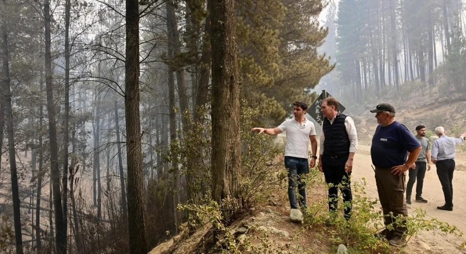Diego Santilli e Ignacio Torres recorrieron los incendios en Chubut