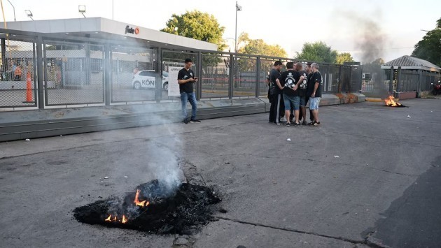 Cerró la fábrica de neumáticos FATE y despidió más de 900 trabajadores