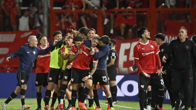 Independiente cambió insultos por aplausos al final: empató 4-4 con Unión