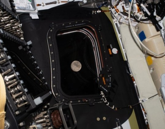 Concluyó la primera misión tripulada que orbitó la Luna tras más de 50 años