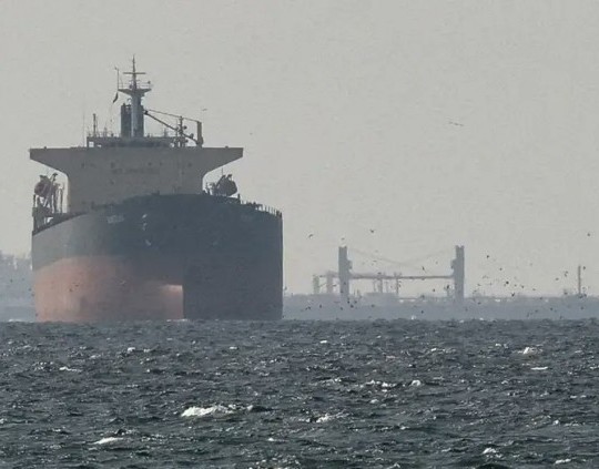 Irán anunció la reapertura del estrecho y se derrumba el precio del petróleo