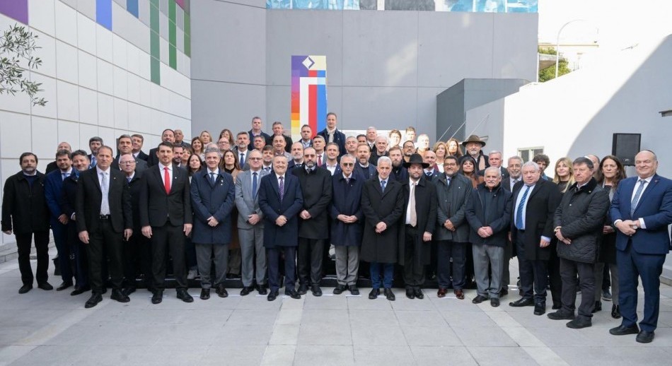 Más de 50 intendentes se comprometieron a promover avances en la causa AMIA