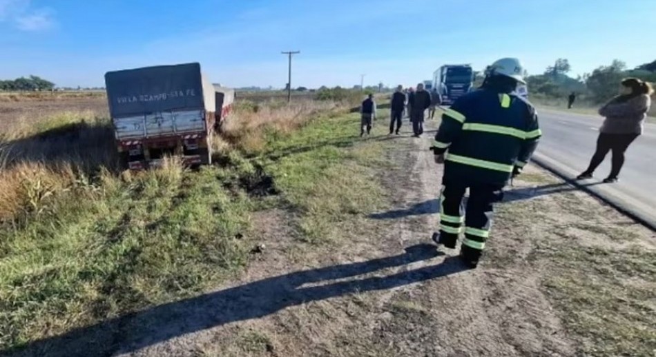 Un hombre murió y cuatro personas resultaron heridas en un choque frontal en Santa Fe