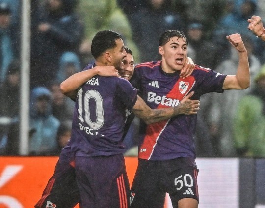 11 contra 10, River le ganó sobre la hora a Atlético en Tucumán