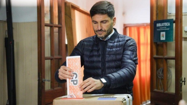 Santa Fe desdobla y mantiene las PASO: Pullaro ya fijó el calendario para las elecciones