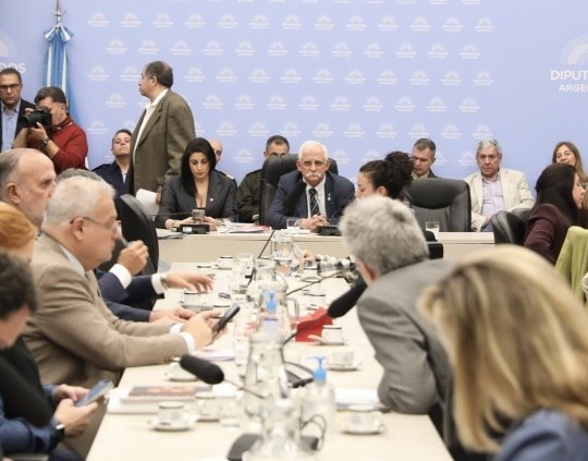 El oficialismo logró dictamen para debatir en proyecto de ley de Soberanía Nacional